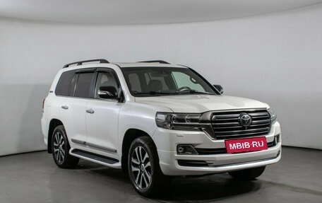 Toyota Land Cruiser 200, 2017 год, 7 370 000 рублей, 3 фотография