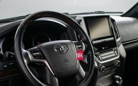 Toyota Land Cruiser 200, 2017 год, 7 370 000 рублей, 13 фотография