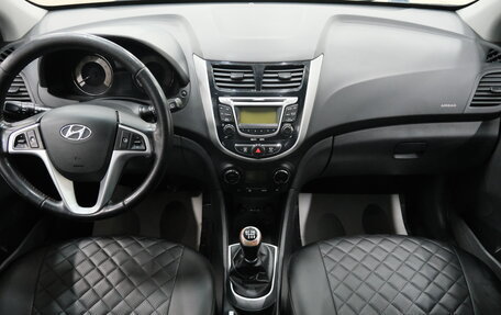 Hyundai Solaris II рестайлинг, 2012 год, 599 000 рублей, 16 фотография