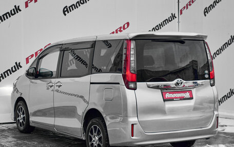 Toyota Noah III, 2014 год, 1 750 000 рублей, 4 фотография