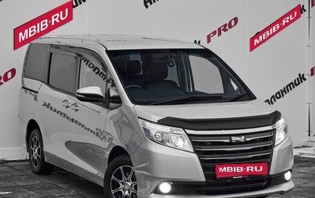 Toyota Noah III, 2014 год, 1 750 000 рублей, 3 фотография