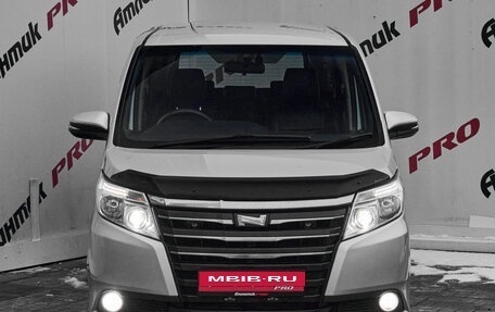 Toyota Noah III, 2014 год, 1 750 000 рублей, 2 фотография