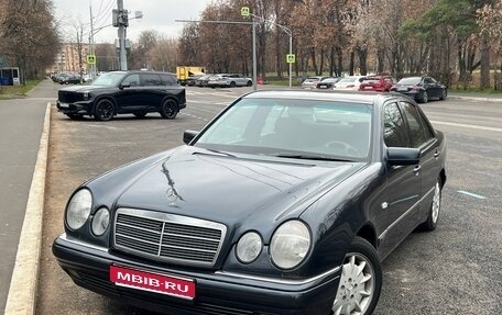 Mercedes-Benz E-Класс, 1998 год, 620 000 рублей, 1 фотография