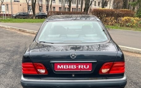 Mercedes-Benz E-Класс, 1998 год, 620 000 рублей, 4 фотография