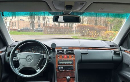 Mercedes-Benz E-Класс, 1998 год, 620 000 рублей, 21 фотография