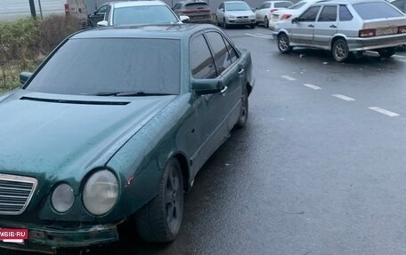 Mercedes-Benz E-Класс, 1997 год, 140 000 рублей, 2 фотография