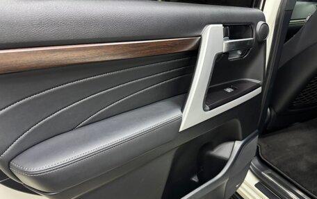 Toyota Land Cruiser 200, 2018 год, 7 500 000 рублей, 25 фотография