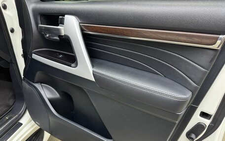 Toyota Land Cruiser 200, 2018 год, 7 500 000 рублей, 34 фотография