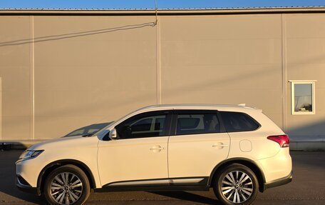 Mitsubishi Outlander III рестайлинг 3, 2019 год, 2 300 000 рублей, 5 фотография