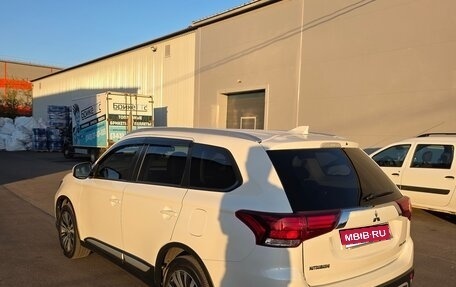 Mitsubishi Outlander III рестайлинг 3, 2019 год, 2 300 000 рублей, 4 фотография