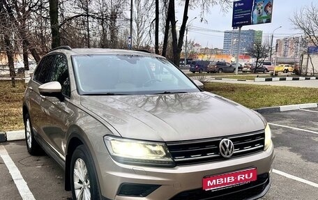 Volkswagen Tiguan II, 2019 год, 2 690 000 рублей, 1 фотография