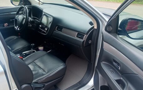 Mitsubishi Outlander III рестайлинг 3, 2020 год, 1 999 999 рублей, 9 фотография