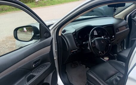 Mitsubishi Outlander III рестайлинг 3, 2020 год, 1 999 999 рублей, 10 фотография