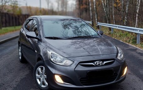 Hyundai Solaris II рестайлинг, 2011 год, 650 000 рублей, 1 фотография