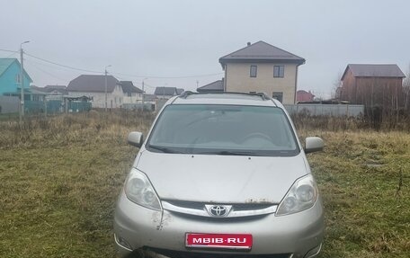 Toyota Sienna II рестайлинг, 2005 год, 1 000 000 рублей, 1 фотография