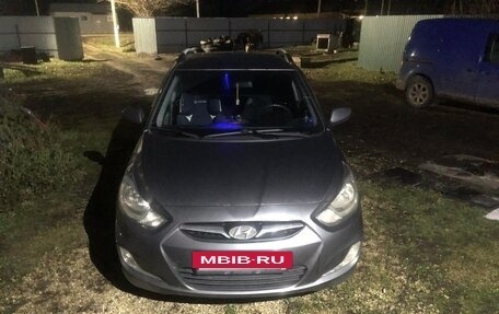 Hyundai Solaris II рестайлинг, 2011 год, 650 000 рублей, 2 фотография