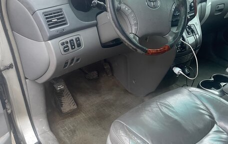 Toyota Sienna II рестайлинг, 2005 год, 1 000 000 рублей, 9 фотография