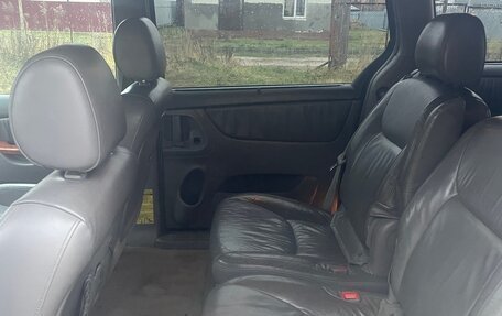 Toyota Sienna II рестайлинг, 2005 год, 1 000 000 рублей, 16 фотография