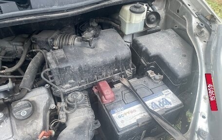 Toyota Sienna II рестайлинг, 2005 год, 1 000 000 рублей, 25 фотография