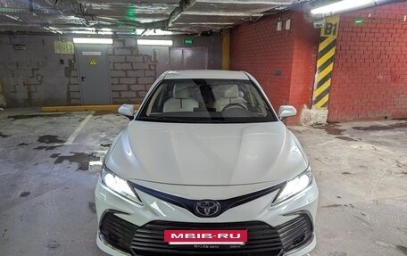 Toyota Camry, 2021 год, 3 600 000 рублей, 2 фотография