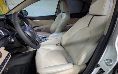 Toyota Camry, 2021 год, 3 600 000 рублей, 9 фотография