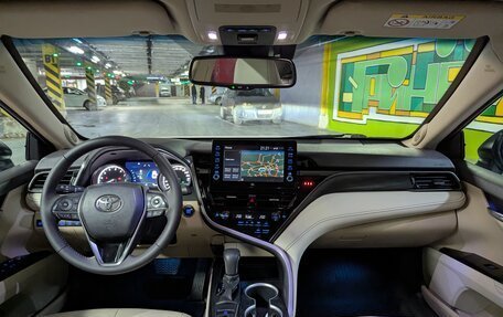 Toyota Camry, 2021 год, 3 600 000 рублей, 10 фотография