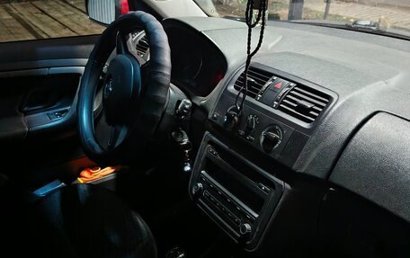 Skoda Fabia II, 2014 год, 750 000 рублей, 5 фотография