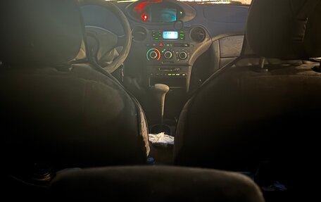 Toyota Yaris I рестайлинг, 2002 год, 295 000 рублей, 11 фотография