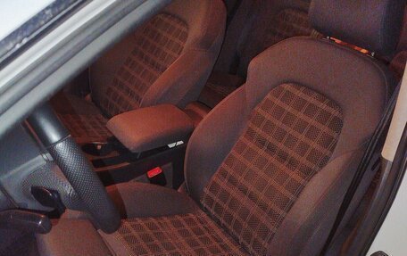 Audi A4, 2011 год, 950 000 рублей, 11 фотография