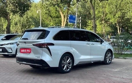 Toyota Sienna, 2021 год, 3 270 000 рублей, 4 фотография