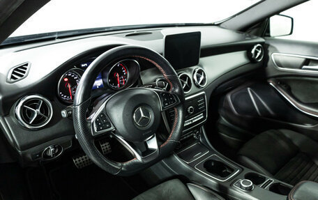 Mercedes-Benz GLA, 2019 год, 2 100 000 рублей, 11 фотография