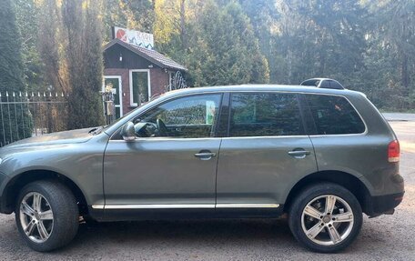 Volkswagen Touareg III, 2004 год, 799 999 рублей, 2 фотография