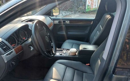 Volkswagen Touareg III, 2004 год, 799 999 рублей, 9 фотография