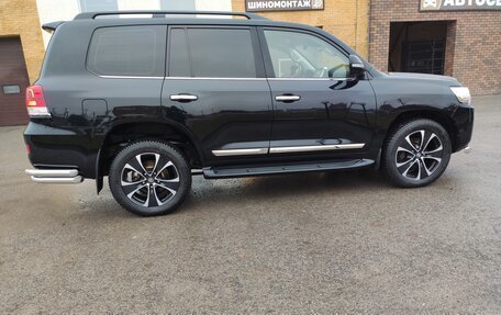 Toyota Land Cruiser 200, 2018 год, 6 800 000 рублей, 2 фотография