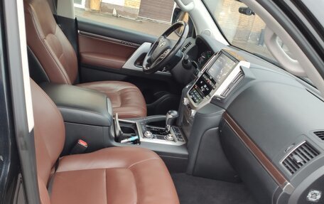 Toyota Land Cruiser 200, 2018 год, 6 800 000 рублей, 4 фотография