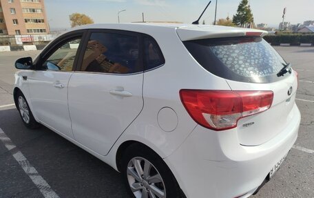 KIA Rio III рестайлинг, 2016 год, 900 000 рублей, 4 фотография