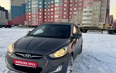 Hyundai Solaris II рестайлинг, 2011 год, 700 000 рублей, 3 фотография