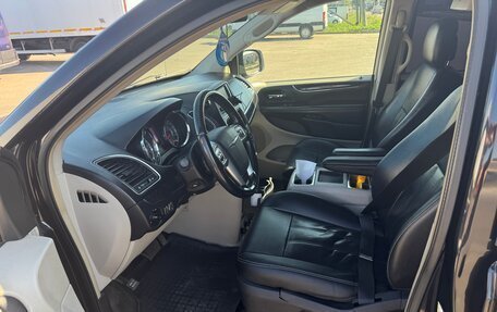 Chrysler Town & Country V рестайлинг, 2011 год, 1 350 000 рублей, 8 фотография