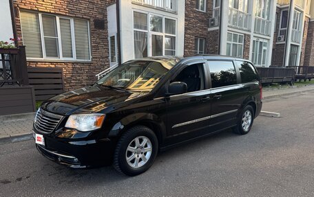 Chrysler Town & Country V рестайлинг, 2011 год, 1 350 000 рублей, 7 фотография
