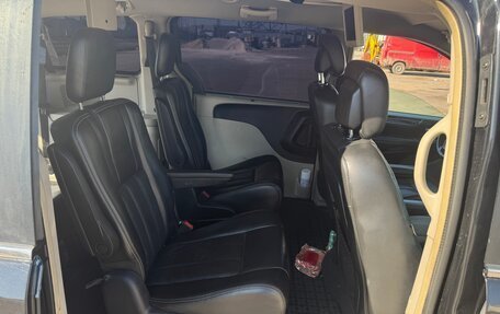 Chrysler Town & Country V рестайлинг, 2011 год, 1 350 000 рублей, 10 фотография