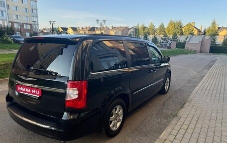 Chrysler Town & Country V рестайлинг, 2011 год, 1 350 000 рублей, 6 фотография