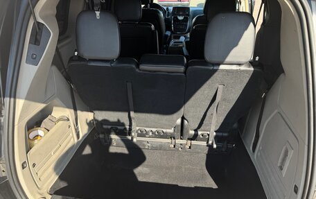 Chrysler Town & Country V рестайлинг, 2011 год, 1 350 000 рублей, 14 фотография