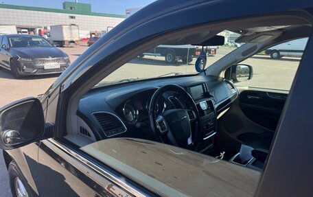 Chrysler Town & Country V рестайлинг, 2011 год, 1 350 000 рублей, 12 фотография