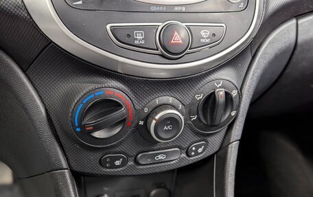 Hyundai Solaris II рестайлинг, 2013 год, 730 000 рублей, 21 фотография