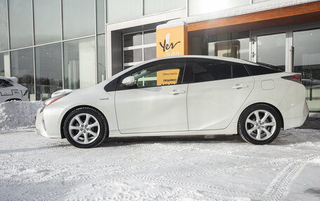 Toyota Prius IV XW50, 2017 год, 1 688 000 рублей, 5 фотография