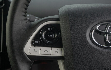 Toyota Prius IV XW50, 2017 год, 1 688 000 рублей, 13 фотография