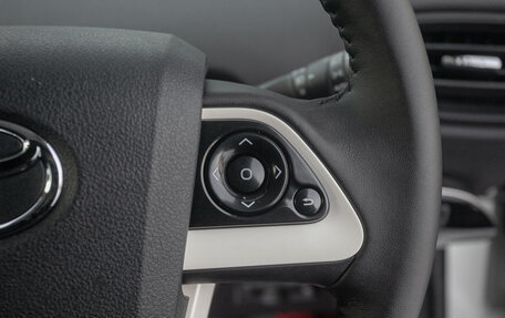 Toyota Prius IV XW50, 2017 год, 1 688 000 рублей, 12 фотография