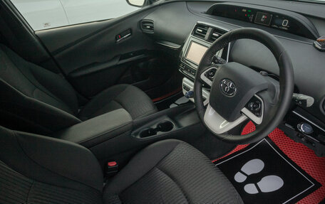 Toyota Prius IV XW50, 2017 год, 1 688 000 рублей, 10 фотография