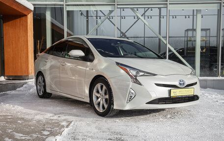 Toyota Prius IV XW50, 2017 год, 1 688 000 рублей, 9 фотография