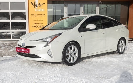 Toyota Prius IV XW50, 2017 год, 1 688 000 рублей, 3 фотография